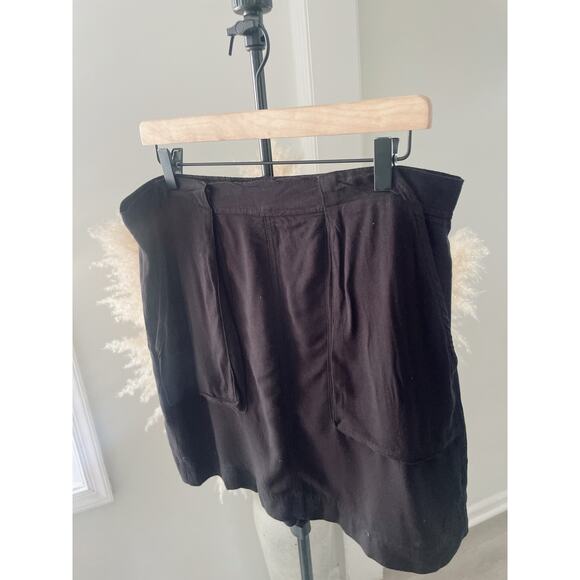 B1G2 FREE 🍁 Black Utility Cargo Mini Skirt Size 16 Petite Casual Minimalist - Picture 2 of 6